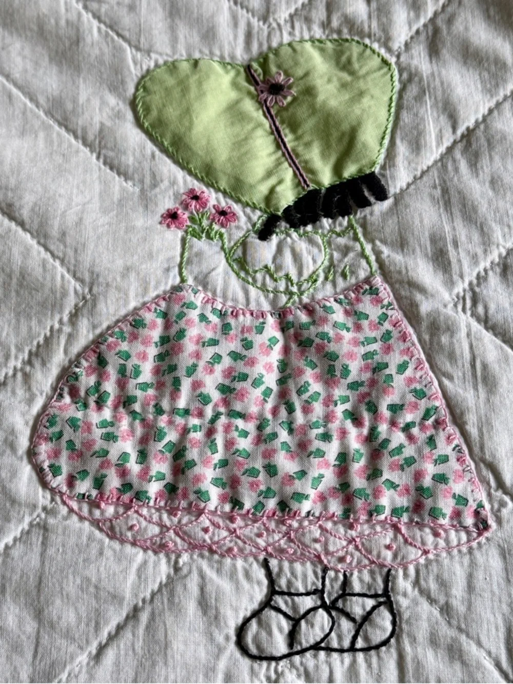 Sun‎ Bonnet Sue Vintage Patchwork & Applique Quilt Hand Made 1939 - 1970 84x74”